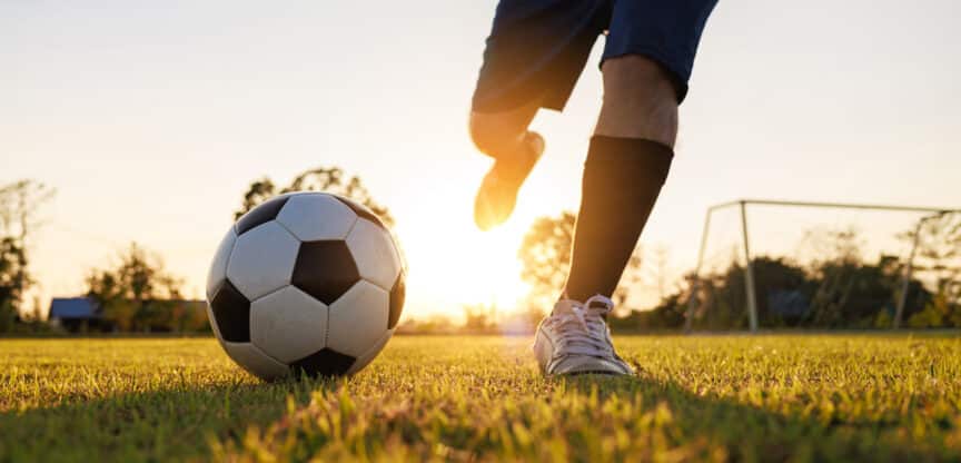 Hobbyfußball Sportverletzungen vorbeugen Knie