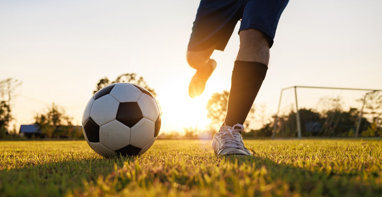 Hobbyfußball Sportverletzungen vorbeugen Knie