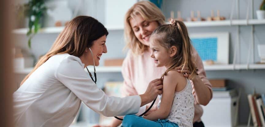 Kinderarzt Untersuchung Mutter-Kind-Pass
