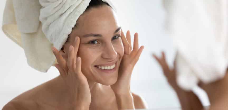 Junges Aussehen Feuchtigkeit Falten