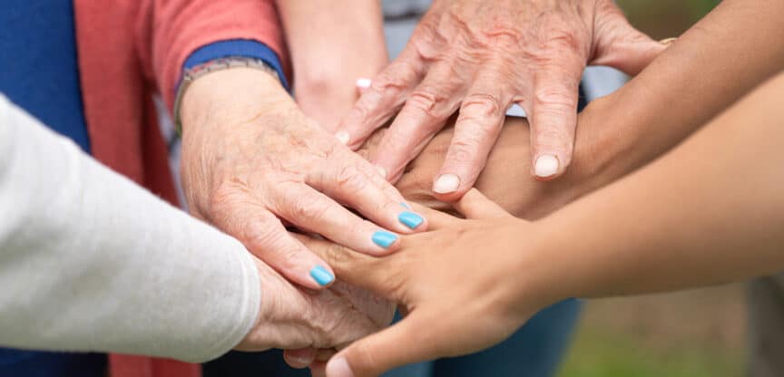 raue Hände Pigmentflecken brüchige Nägel