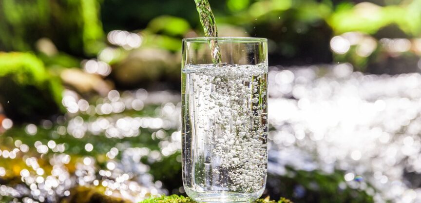 Wasser, Leistung, Konzentration, Schlaf, schönere Haut