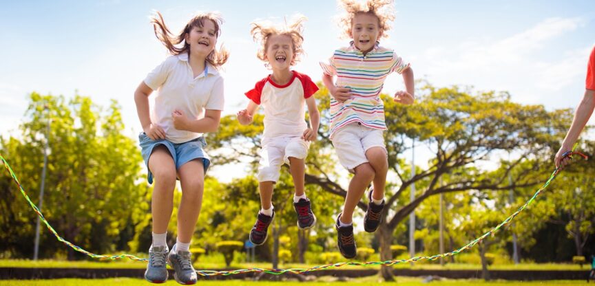 Kinder, Krabbeln, Fußball, Tanzen, Sport, Aktiver Familienalltag