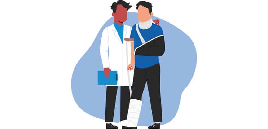 Arzt in weißem Kittel unterstützt verletzten Patienten mit Gipsbein, Schlinge für den Arm und Halskrause.