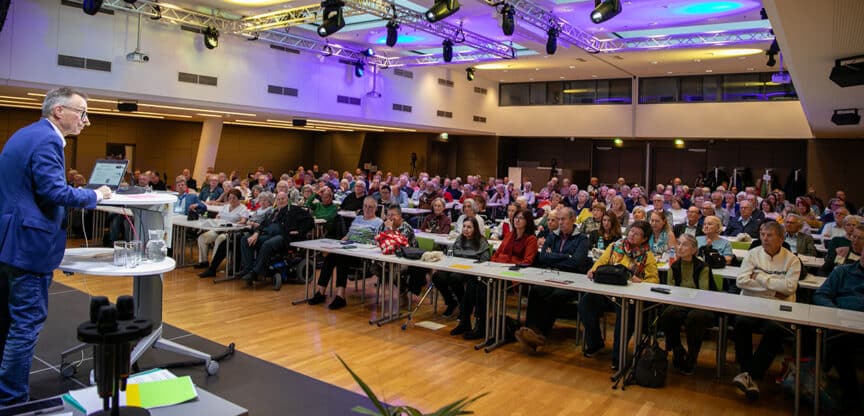 Univ. Prof. Dr. Richard Crevenna referierte über die Erkrankung.