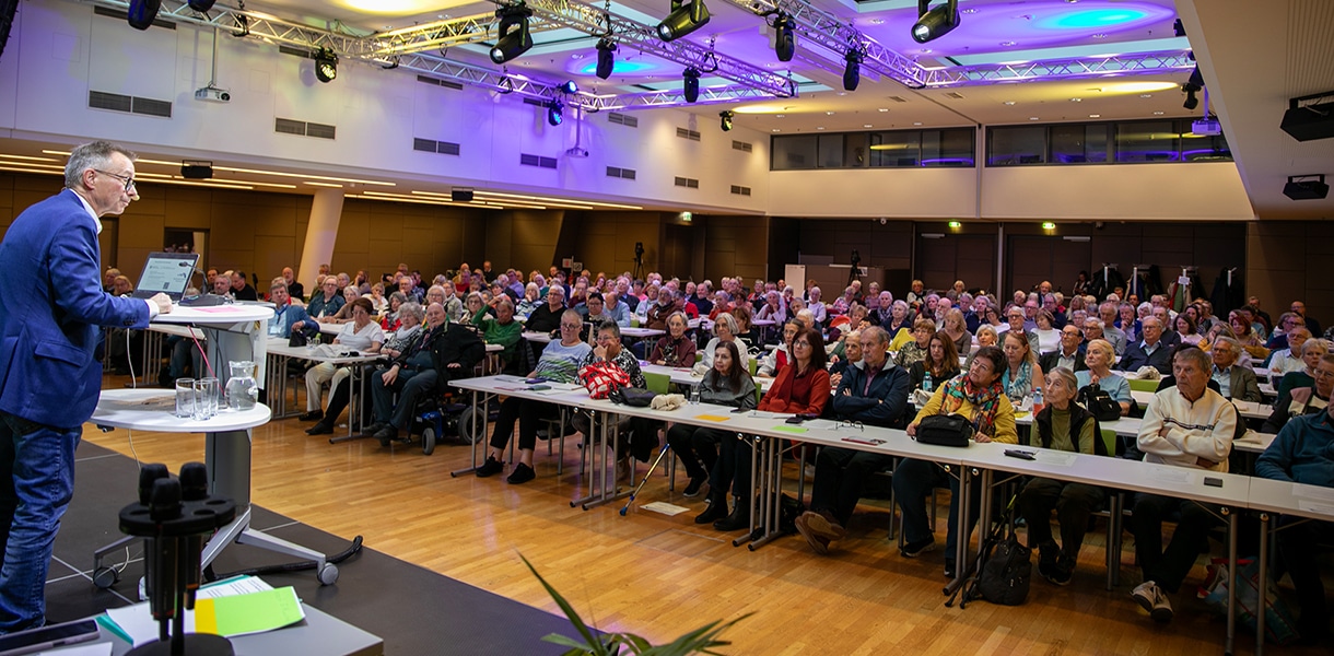 Univ. Prof. Dr. Richard Crevenna referierte über die Erkrankung.