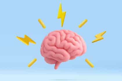 Illustration eines menschlichen Gehirns mit gelben Blitzen als Symbol für neuronale Aktivität und Schmerzreize.